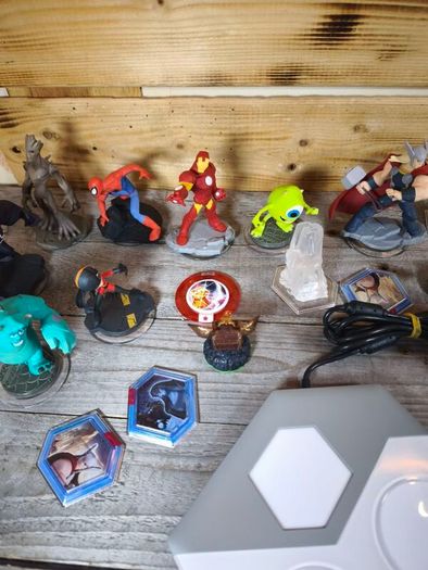 playstation 3 disney infinity 2.0 game with figures