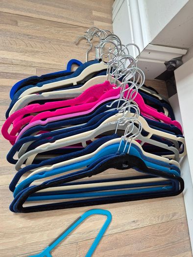 Clothes hangers, Velvet and plastic