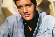 Elvis Memorabilia - Lovely signed Photo of Elvis