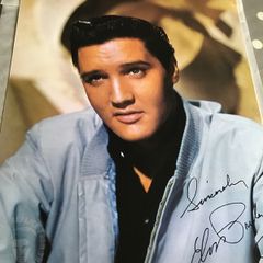 Elvis Memorabilia - Lovely signed Photo of Elvis