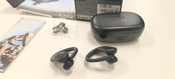 JBL Endurance Peak II True Wireless Headphones - Excellent Condition
