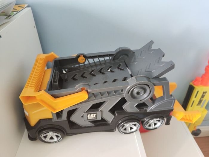 Toy car transporter