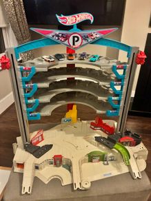 Hot Wheels Garage
