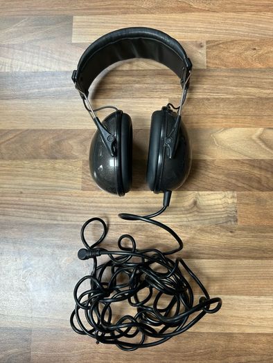 The t.bone HD 990D 2 pairs.