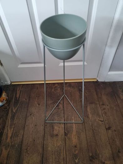 Plant stand