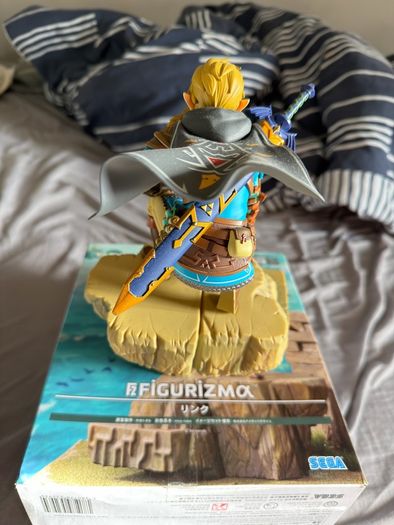 zelda statue