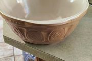 Thomas Plant Mixing Bowl Thomas Plant Birmingham mixing bowl. Excellent condition, very little use. No chips or damage. X-Large size, 12.5 inch circumference.