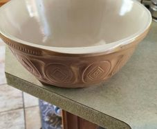 Thomas Plant Mixing Bowl Thomas Plant Birmingham mixing bowl. Excellent condition, very little use. No chips or damage. X-Large size, 12.5 inch circumference.