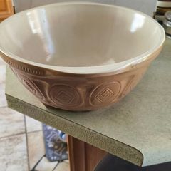 Thomas Plant Mixing Bowl Thomas Plant Birmingham mixing bowl. Excellent condition, very little use. No chips or damage. X-Large size, 12.5 inch circumference.