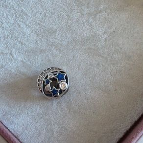 Pandora charm vintage night sky with shimmering midnight blue enamel and clear cubic zirconia very good condition