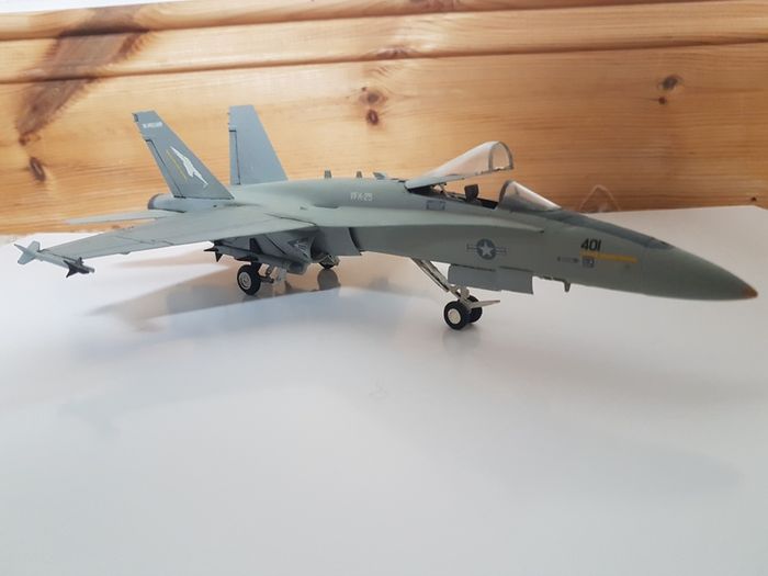 Built 1/72 ESCI Boeing Mc Donnell Douglas F/A-18A US Navy Italeri Revell Airfix
