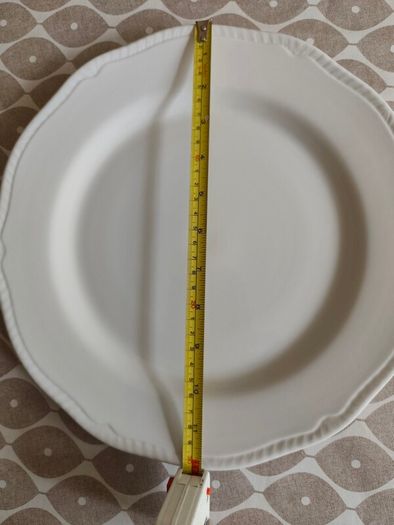 6 Dinner plates