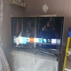 Samsung UE32H4500AK 4 Series - 32" LED-backlit LCD TV - HD