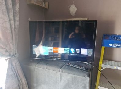Samsung UE32H4500AK 4 Series - 32" LED-backlit LCD TV - HD