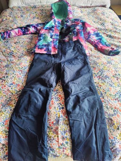 Snow / Ski suit Girls size 11-12yrs Small fit