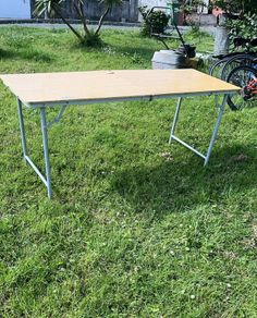 Folding table