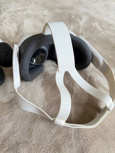 Meta Quest 3 128GB VR Headset + 2 Controllers (No trades)