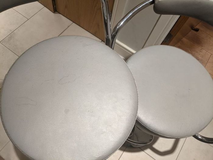 2 Barstools