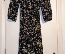 Perfect for Summer. Gorgeous floral midi dress from the Billie and Blossom collection by Dorothy Perkins