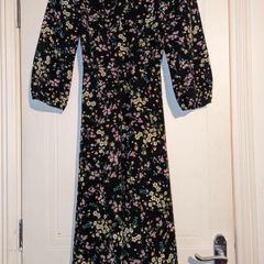 Perfect for Summer. Gorgeous floral midi dress from the Billie and Blossom collection by Dorothy Perkins