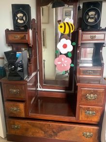 chest of drawers