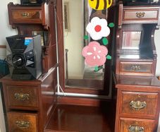 chest of drawers