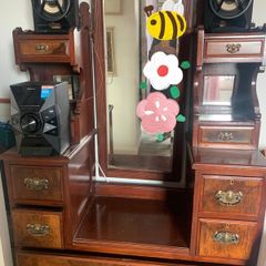 chest of drawers