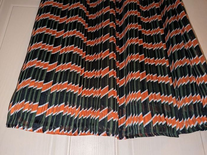 Perfect for Summer. beautiful pleated midi skirt from Only