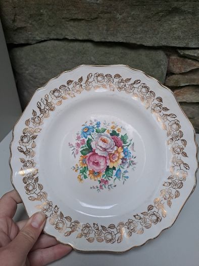 J & G Meakin plate with 22k gold