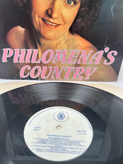 SIGNED Philomena Begley Philomenas Country LP 1980 Top Spin SSLP 502 Country