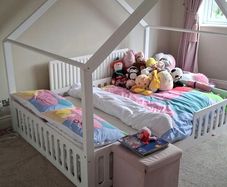 Kids floor bed