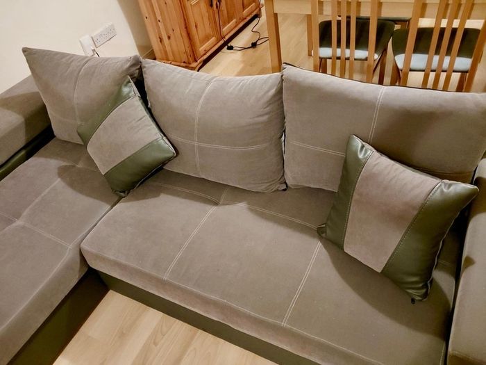Corner couch unit