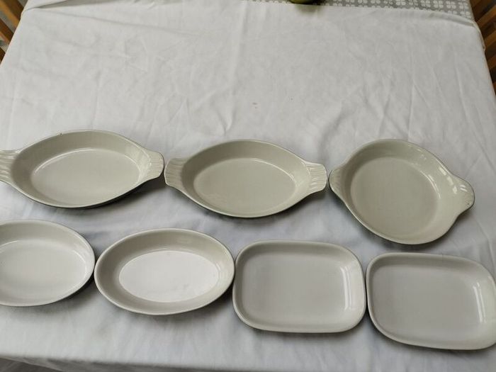Ceramic stoneware Oven to table vintage dishes