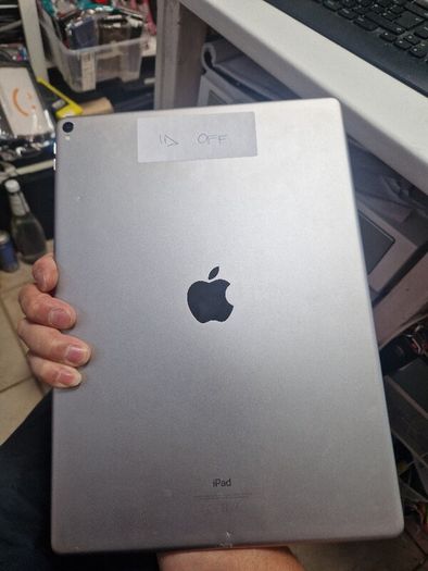 ipad pro 12.9  2nd gen 256gb  Shop warranty