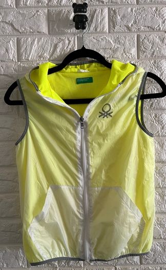 Benetton Light Kids Vest Size 6-8 years