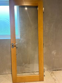 Oak shaker Internal door with glass panel