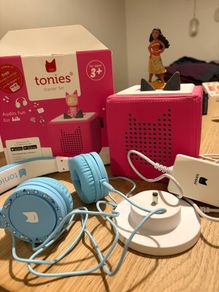 TonieBox with Headphones and 2  Characters