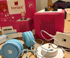 TonieBox with Headphones and 2  Characters