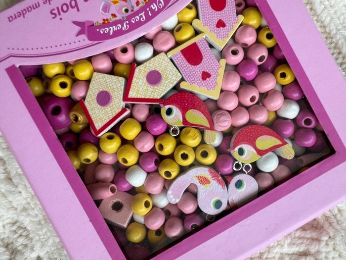Djeco Wooden Beads bird new Please look at the pictures