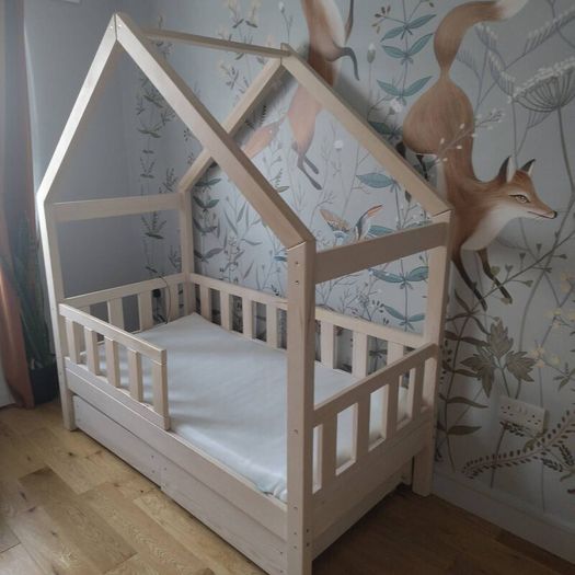 Toddler bed