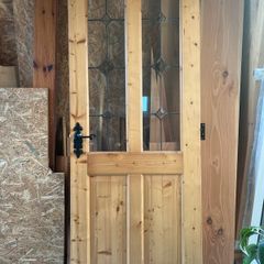 Internal door with deceptive glass