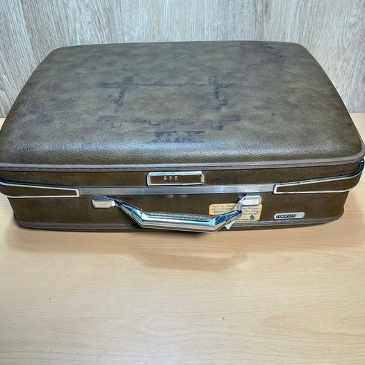 American Tourister Vintage Hard Shell Suitcase Brown - 90s - Vintage NO KEY Prop