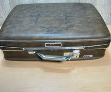 American Tourister Vintage Hard Shell Suitcase Brown - 90s - Vintage NO KEY Prop