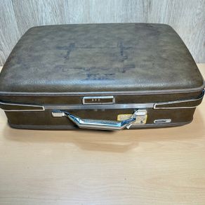 American Tourister Vintage Hard Shell Suitcase Brown - 90s - Vintage NO KEY Prop