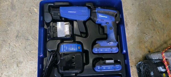 Rawlplug drywall screw gun 3 batteries