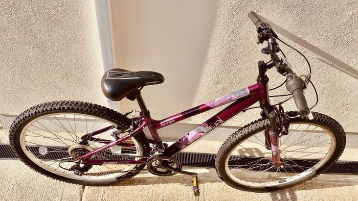 Apollo Jewel Mountain Bike  Small Size  Like New