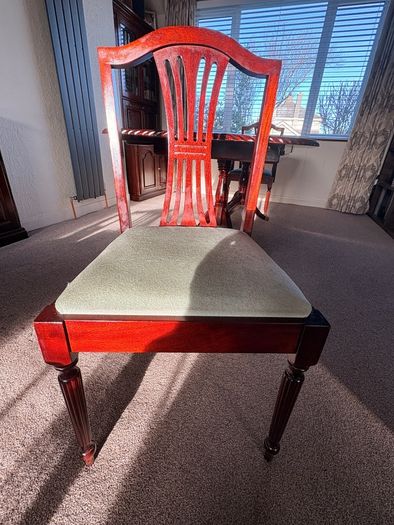 Large Mahogany Dining Table and Chairs (6x) - Expandable / Excellent Condition