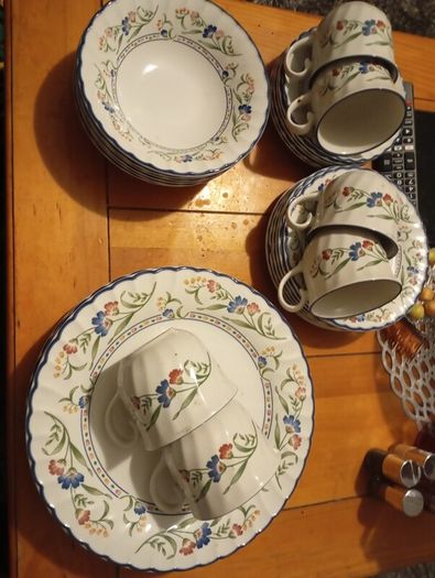 Vintage Strafford shire Hampton set