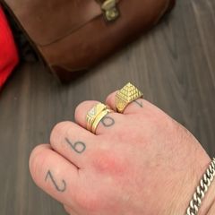 9ct gold pyramid ring 9.9g