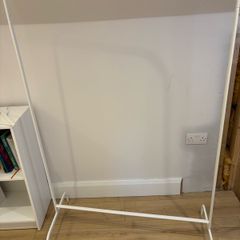 clothes hanging rack